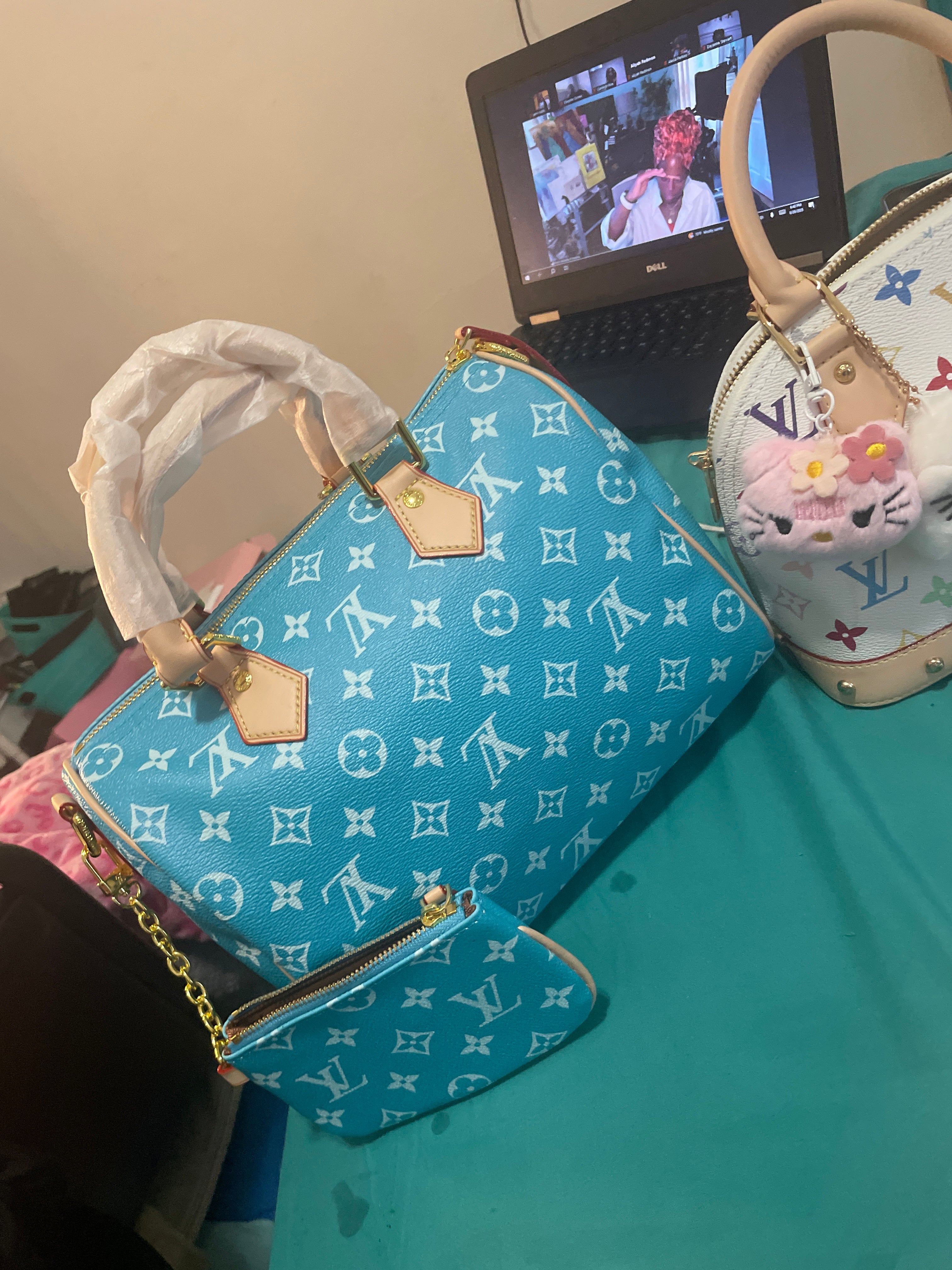 Designer bag vendor